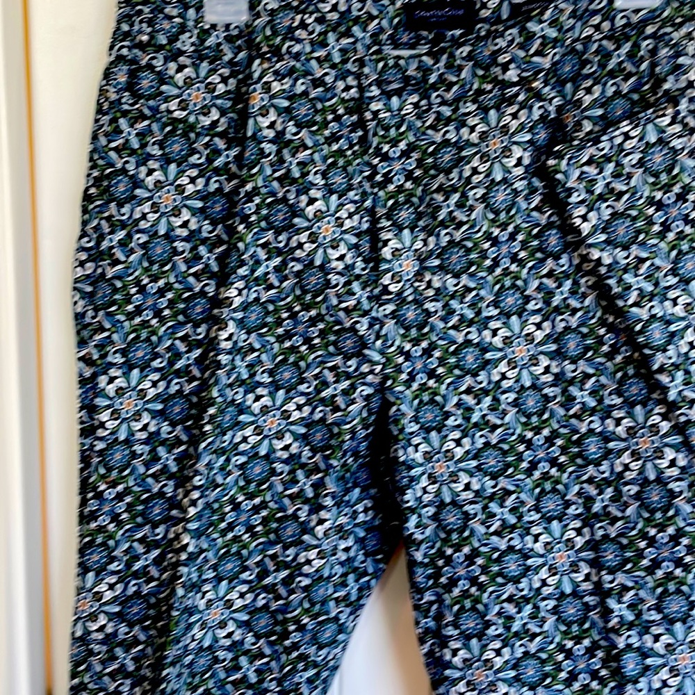Beautiful paisley print straight leg pant great with heels and flats